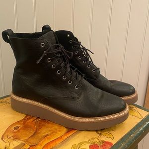 EUC Clarks Genuine Black Suede Platform Zip High Top Cushion Insole Boot